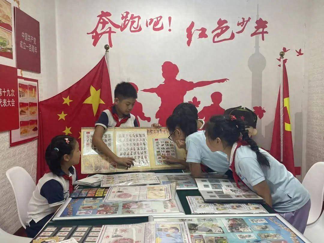 红色少年主题邮局发行新邮资机戳