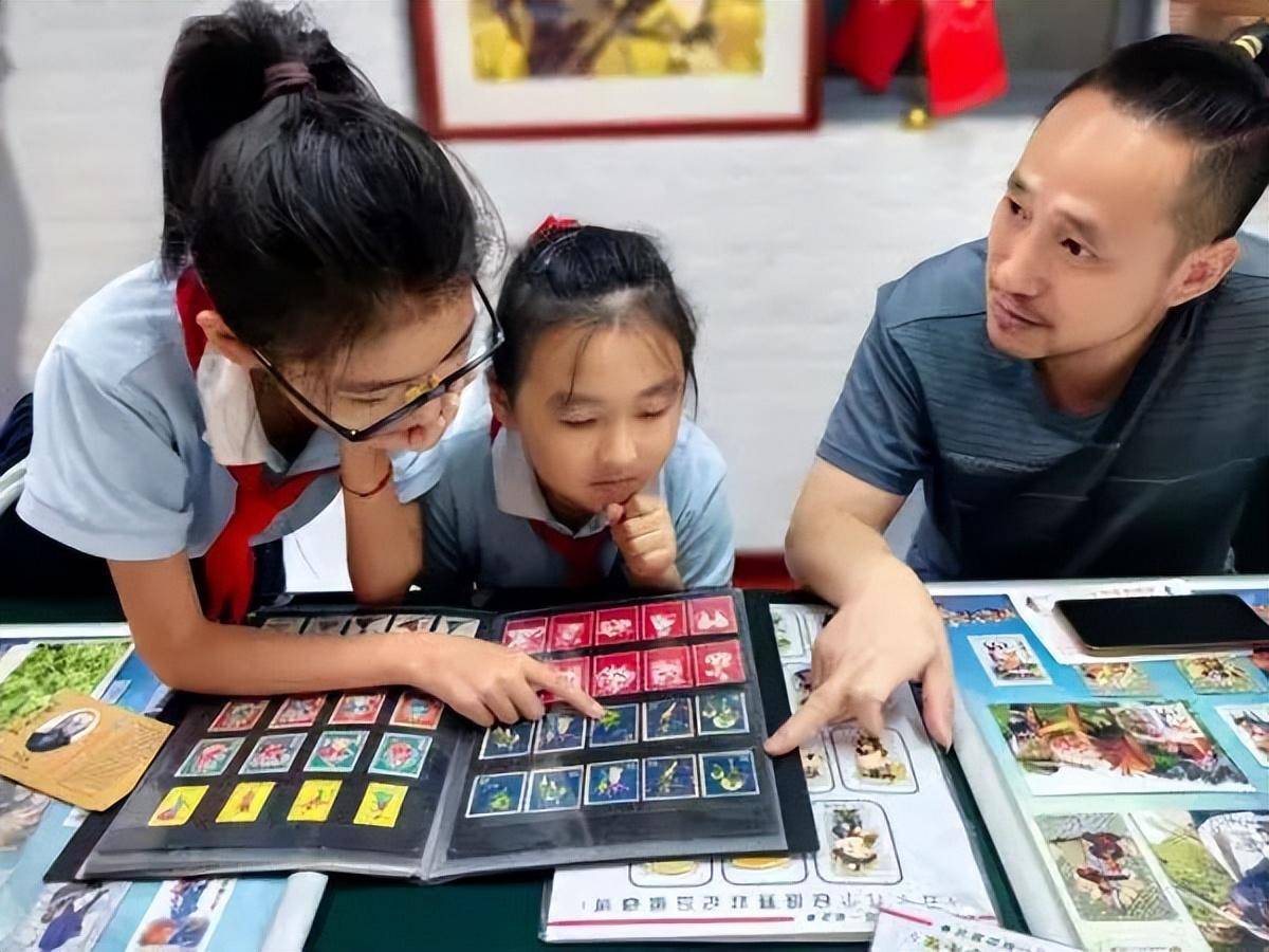 红色少年主题邮局发行新邮资机戳