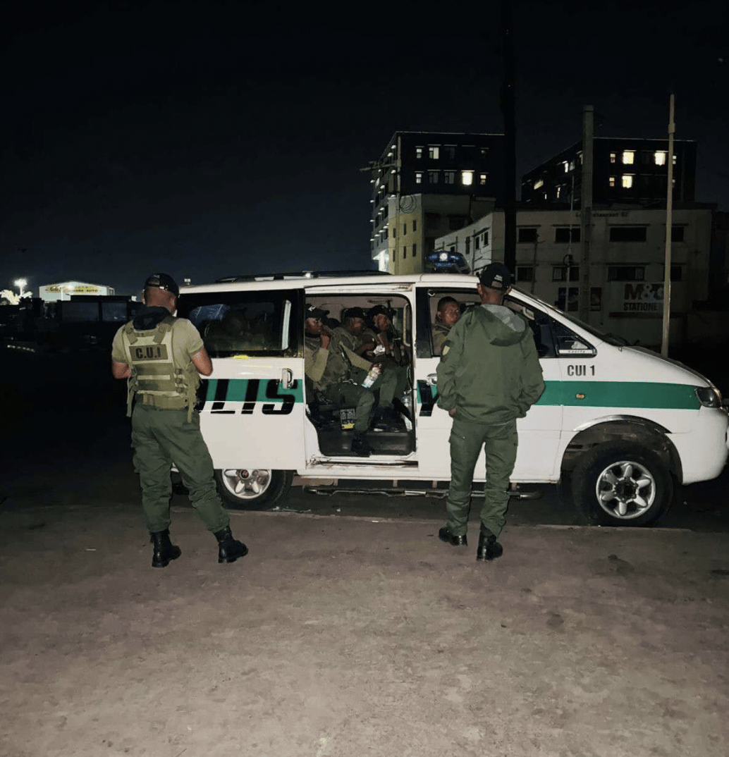 马达加斯加首都发生骚乱华人商店被烧抢，当地华人：花钱请警察和部队，打退暴徒的进攻