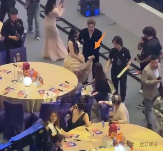 这场晚会台下简直是追星现场，名场面太多了吧？