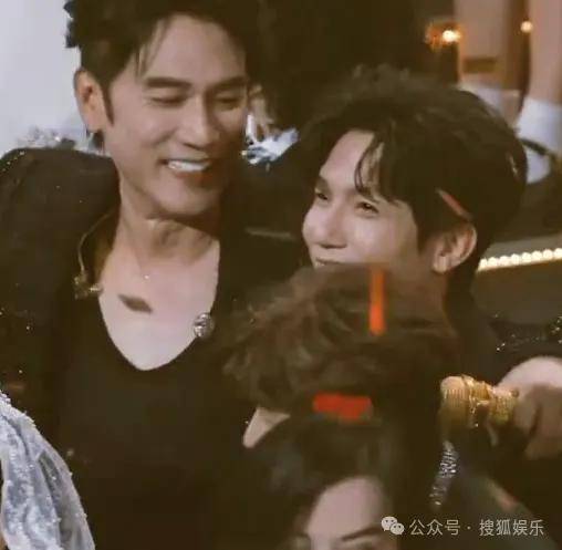 这场晚会台下简直是追星现场，名场面太多了吧？