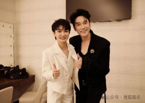 这场晚会台下简直是追星现场，名场面太多了吧？