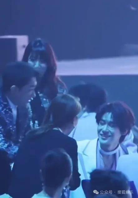 这场晚会台下简直是追星现场，名场面太多了吧？