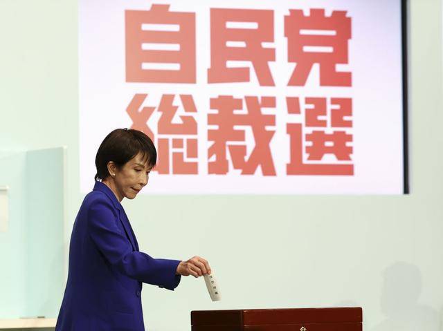 想当好日本首位女首相，得处理好这些“烂摊子”