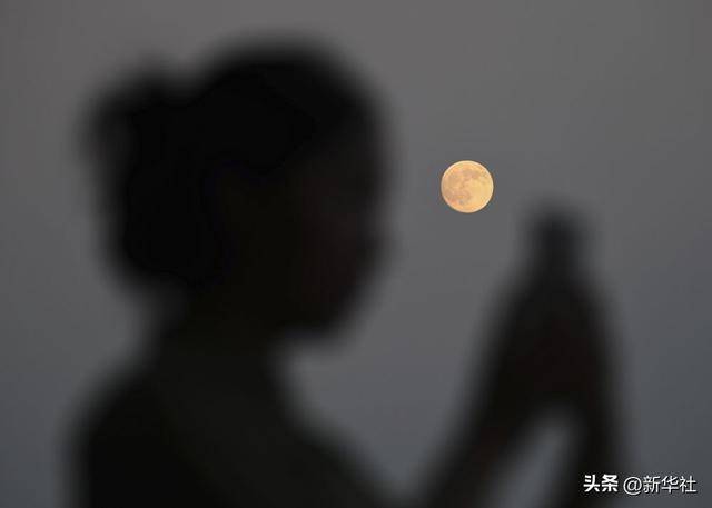 新华社出图｜明月共此时