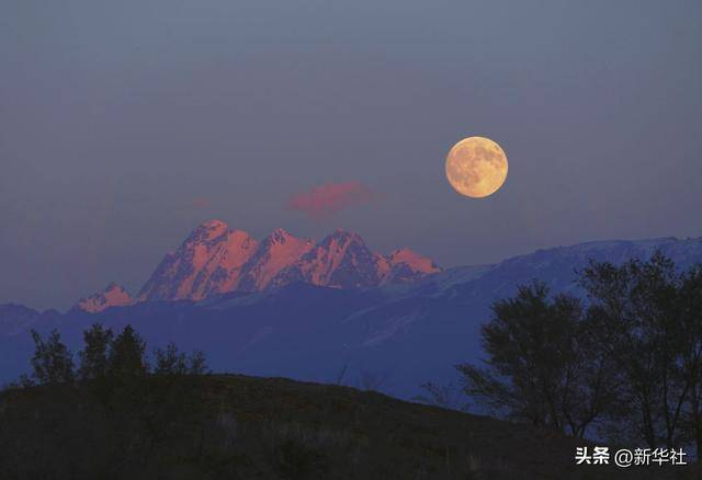 新华社出图｜明月共此时