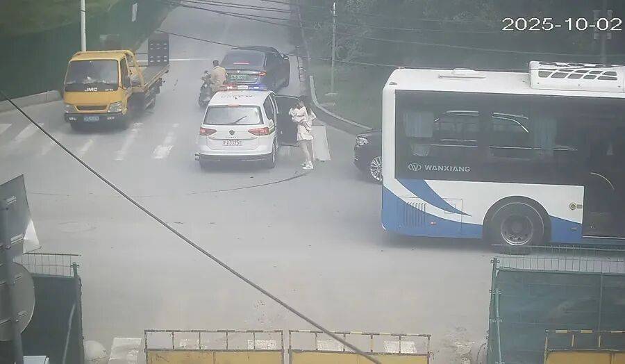 “我肯定要闯红灯的！”事发上海街头，民警紧急上报……