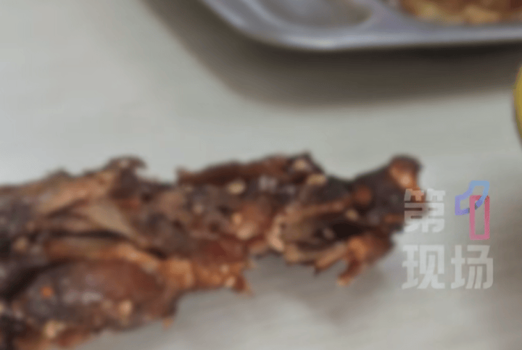 看吐了!上海一快餐店吃出活蛆,正在蠕动 店家回应