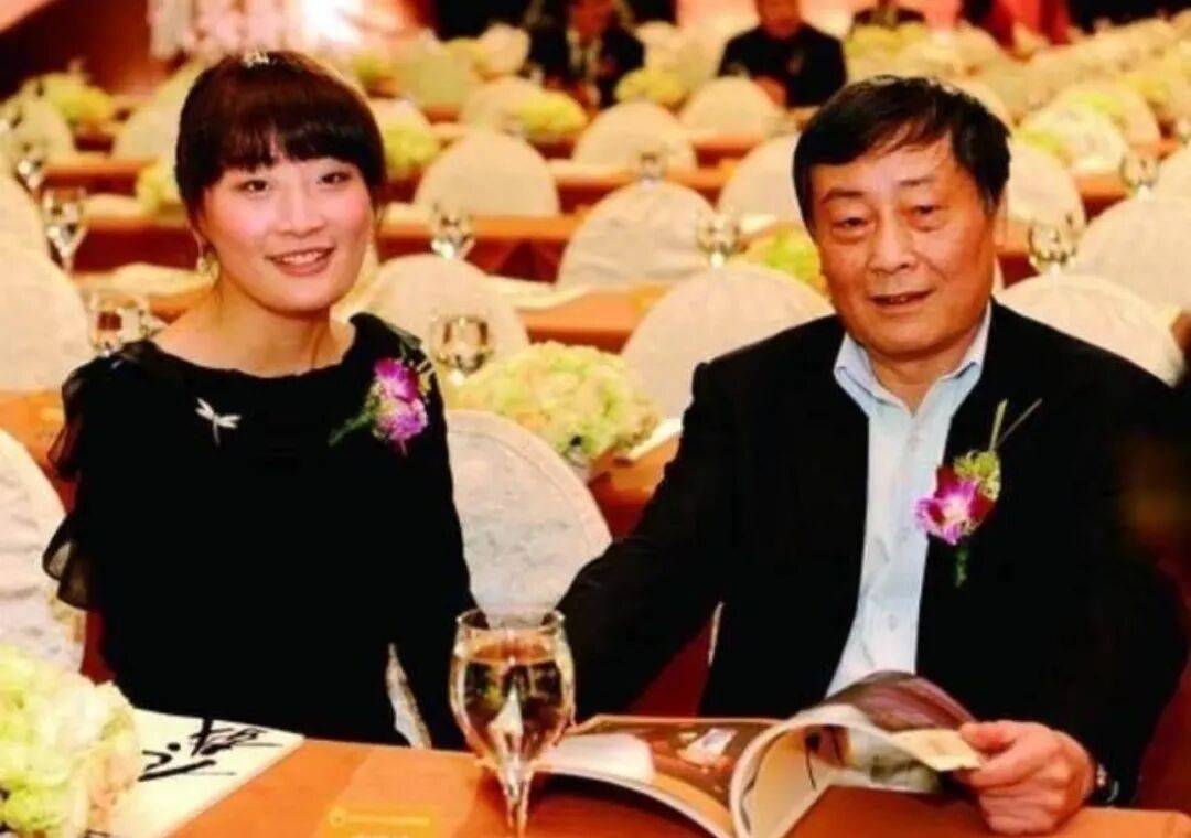 娃哈哈“内战”打到了最残酷的时候，宗馥莉这次腹背受敌
