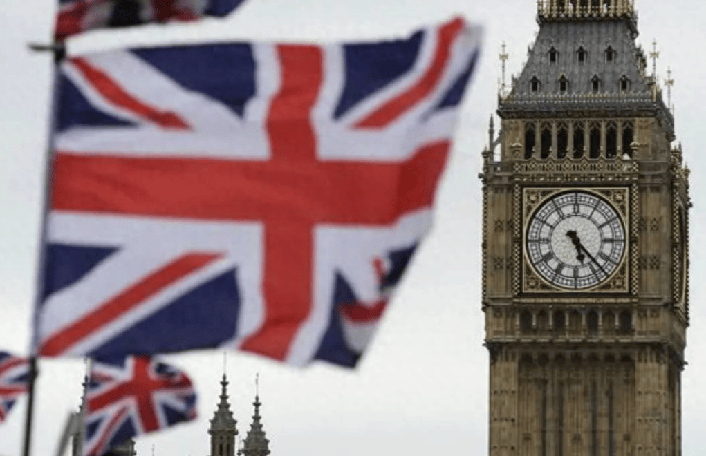 不许支持俄罗斯，英国制裁11家中企，不到24小时，中方回了3句话