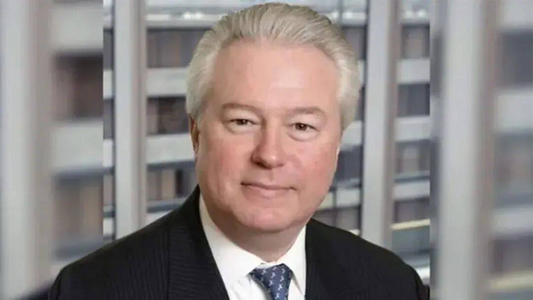 两架美军军机相继坠入南海之际，美军终于由某富翁捐助发饷