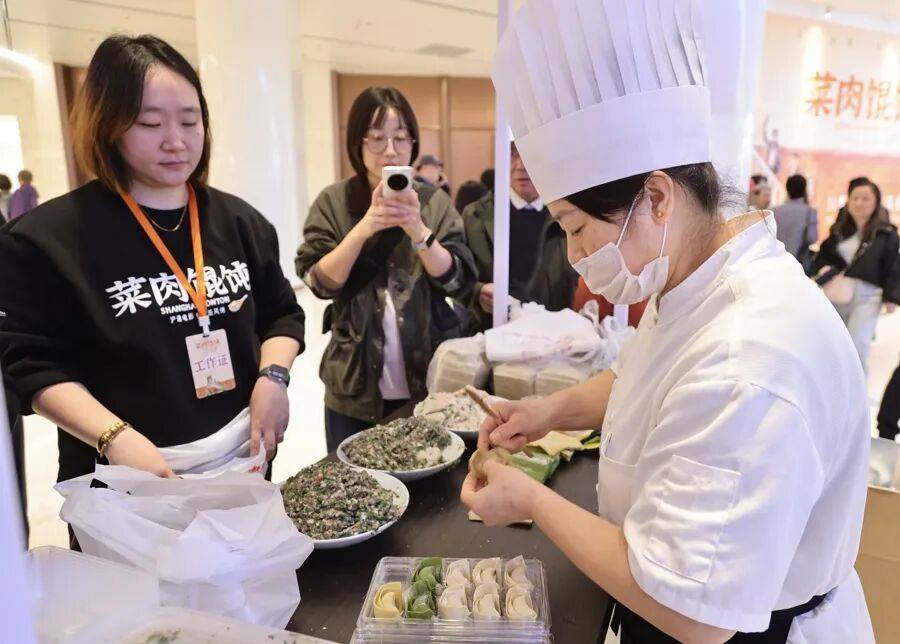 沪上著名演员集体现身!全员哽咽全场动容,有人不惜为它抵押房产!面世在即,最新剧透