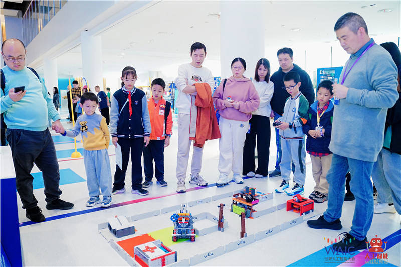 构建人工智能教育新生态，上海青少年人工智能创新大赛举行