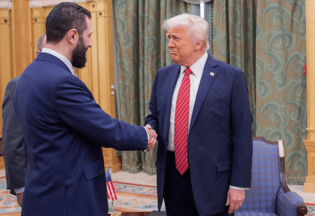 朱拉尼送特朗普见面礼，邀请美军进驻叙利亚，不想普京一家独大，叙利亚能否左右逢源？