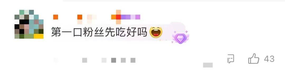 辛芷蕾回老家鹤岗狂炫烧烤小串，满桌硬货滋滋冒油，网友：隔着屏幕流口水