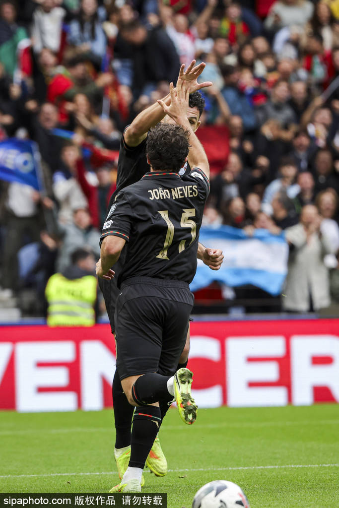 直通世界杯！世预赛-C罗停赛B费戴帽 葡萄牙9-1亚美尼亚