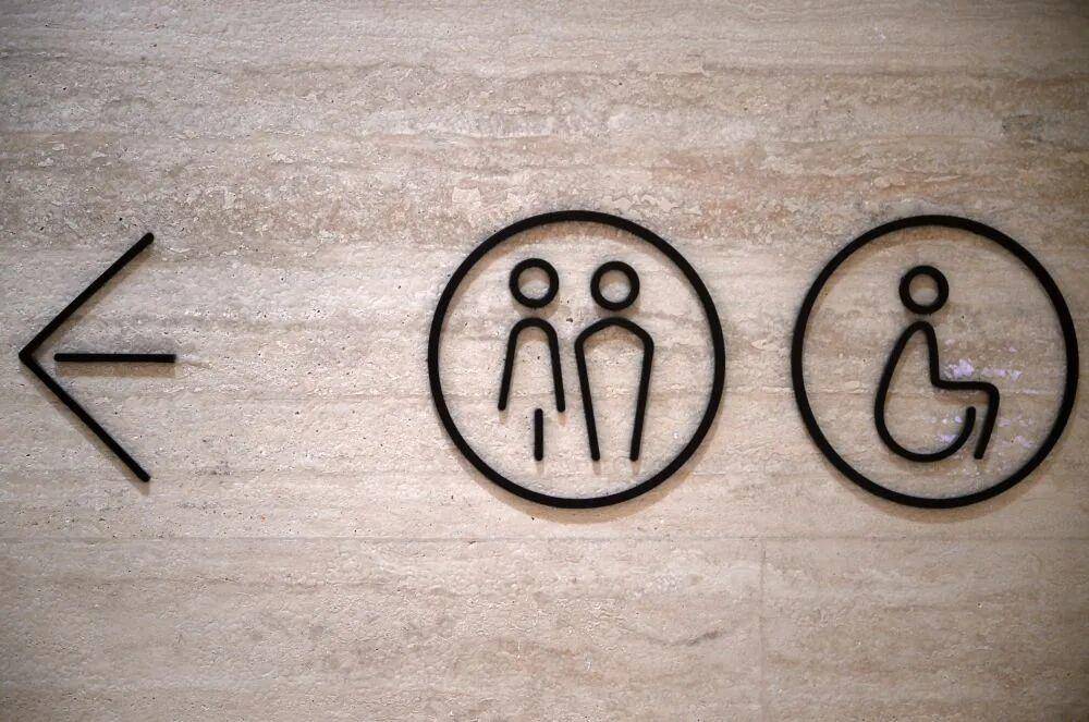 “我只想上个厕所，别考我了行不行！”